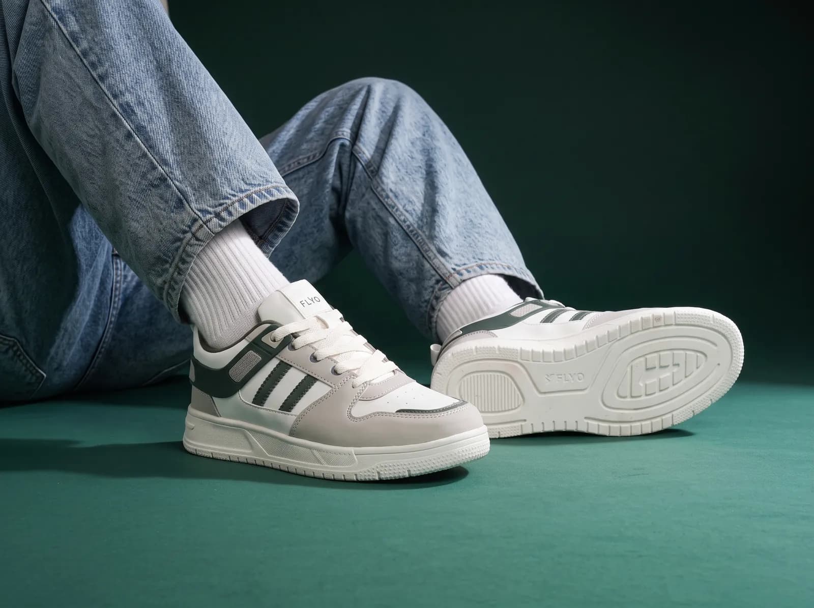 Surge Men's Sports Sneakers
Black